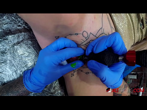 ❤️ Extremamente tatuada, a brasa Sully Savage fez uma tatuagem no seu clítoris ❤️❌ Porno porno em pt.oldsex.ru